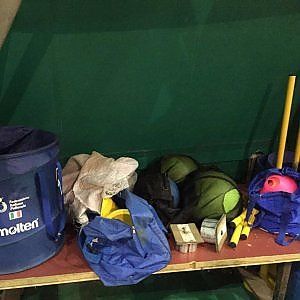 Trani, ladri di palloni al PalaFerrante. Le squadre di volley: "Ci rubano lo sport"