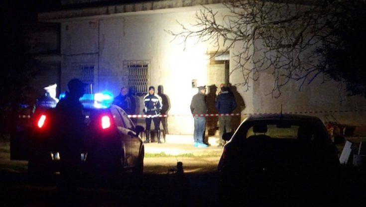 Giallo di Carovigno, marito e moglie trovati uccisi a fucilate nel loro casolare: l'uomo ha aperto la porta all'assassino