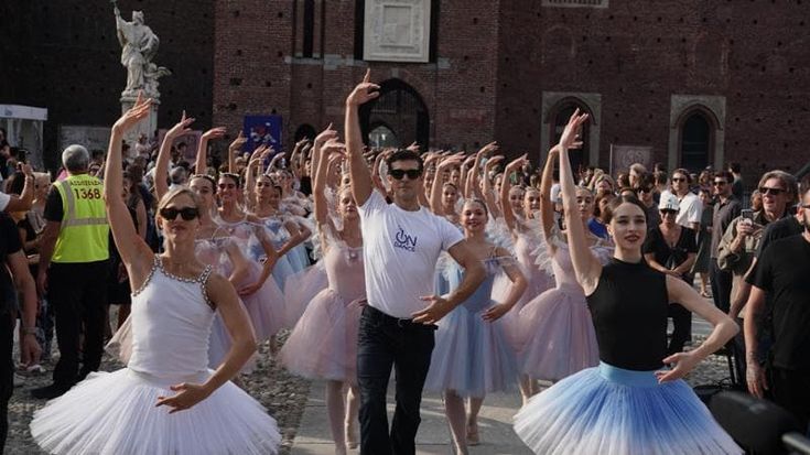 Classica, tango, irish: la marcia della danza conquista il Sempione. Bolle: “Diffondete la felicità”