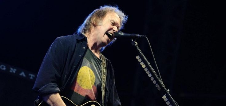 Il 'paradosso' di Neil Young, il cantautore protagonista di un film western