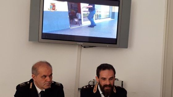 Spaccio lungo il greto della Parma: cinque arresti della polizia