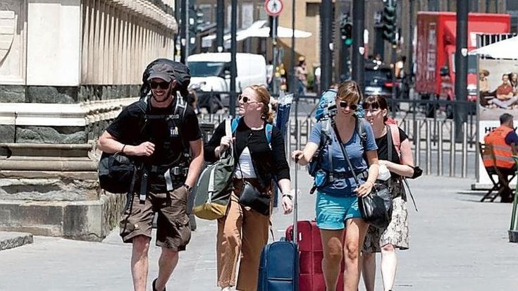 La ricerca di Cgil-Sunia e Progetto Firenze:“Noi, cittadini ospiti dei turisti in condomini invasi dal sistema degli affitti brevi”