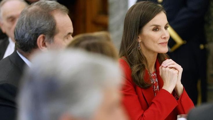 La Spagna difende la regina dalla “violenza machista”. E il sedicente amante di Letizia denuncia “minacce di morte”