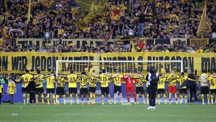 Bundesliga, il Borussia Dortmund ne fa 6 al Wolfsburg e resta a -1 dal Bayern