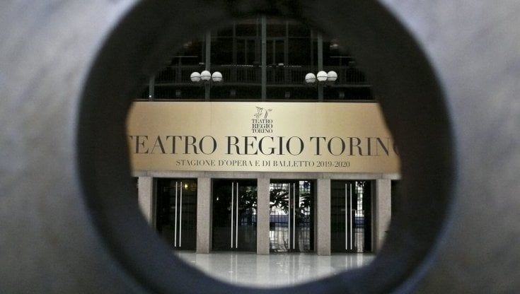 Covid, la protesta dello spettacolo. L'attore Gifuni: “Strade piene ma teatri chiusi, è ora di ripartire"