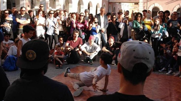 A Bari torna 2Stay, l’iniziativa no profit dedicata alle realtà urbane: al Kismet il 6 ottobre dodici ore di arte, musica e amicizia