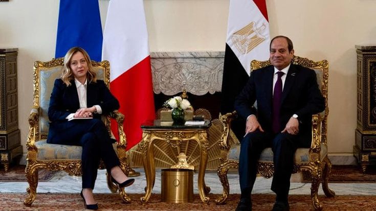 Meloni da Al Sisi, patto anti-migranti coi miliardi della Ue. Silenzio su Regeni