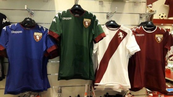 Ruba una maglia del Toro, giovane marocchino arrestato
