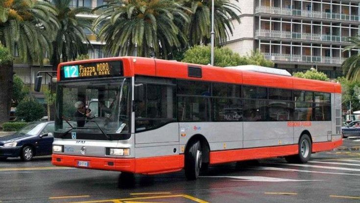 Bus a 20 euro all'anno a Bari, scatta la proposta: "Abbonamenti solo per chi è in regola con le tasse comunali"