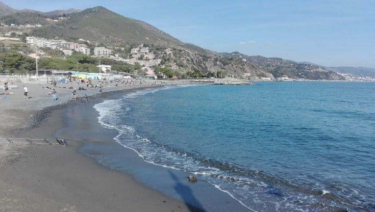 Dal fiume alla spiaggia, la sabbia di Rossiglione finisce ad Arenzano