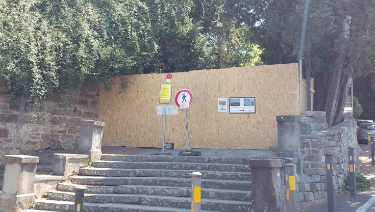 Firenze, la scalinata di Monte alle Croci non riapre: “Mancano i fondi”