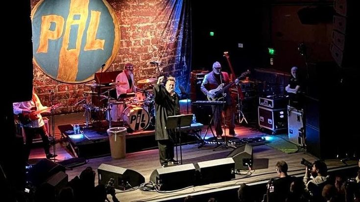 John Lydon live. Un grande, catartico: “Fuck you”
