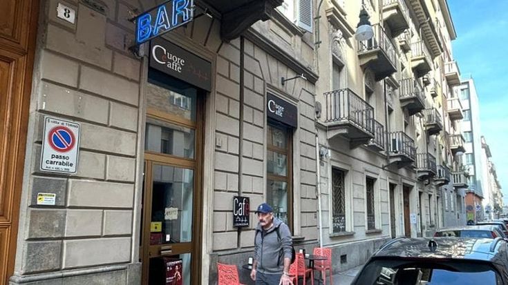 Ancora spaccate in centro a Torino: ora i ladri prendono di mira chi offre il servizio ritiro pacchi