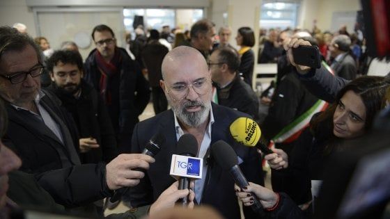 Fase 2, nella notte accordo Stato-Regioni su Dpcm. I governatori erano insorti: "Rischio caos normativo"