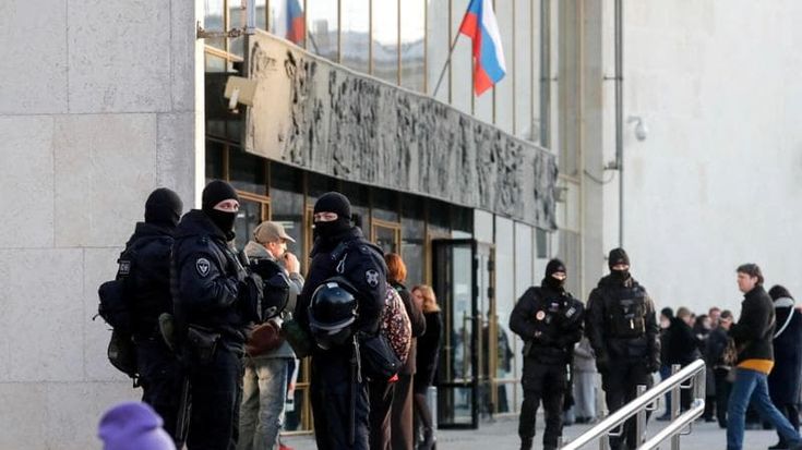 Attentato a Mosca, c’è una pista turca: i due terroristi venuti da Istanbul. E i dispersi sono ancora 143