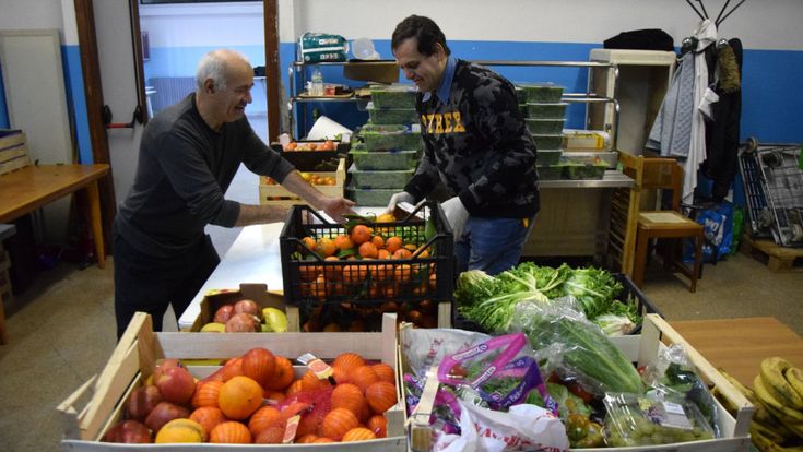 Bari, il supermercato solidale dove si fa la spesa senza soldi: "In due anni triplicate le famiglie bisognose"