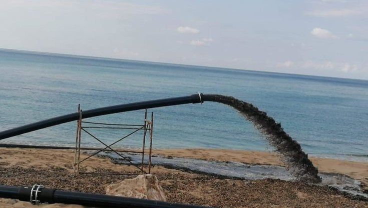 Fanghi sversati sulla spiaggia, sotto sequestro il cantiere del porto turistico a Campomarino