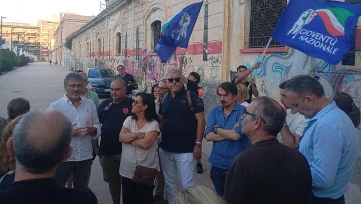 “Fuori i fascisti dalla Rossani”: momenti di tensione al sit-in pacifico organizzato da FdI a Bari