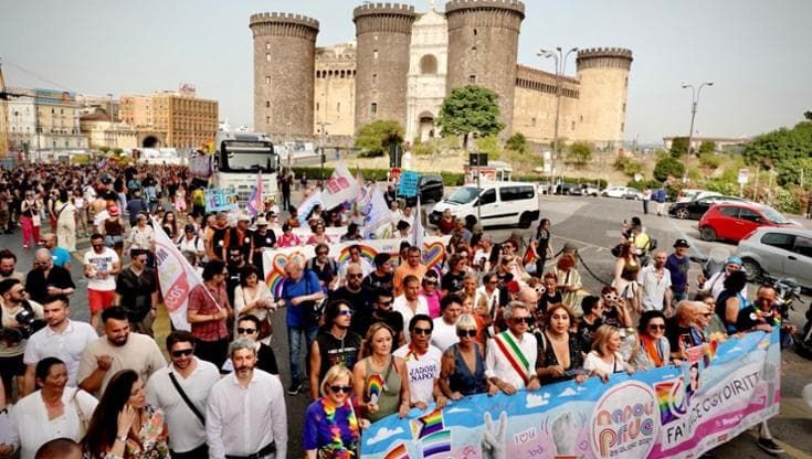 Napoli Pride, la gioia degli organizzatori: “Un successo, siamo in 300 mila”