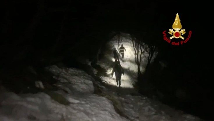 Tre escursionisti soccorsi di notte sulle montagne del Bresciano: salvati grazie alle coordinate del Gps