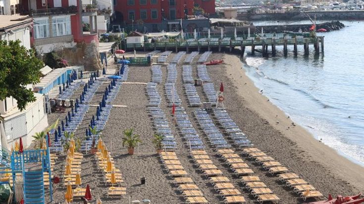 Balneari, bloccato il blitz della Lega. Bocciato l’emendamento, niente proroga alle concessioni