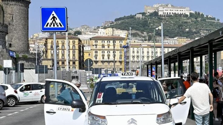 Roma sfida Urso: “Usiamo la vecchia legge per licenze dei taxi”. Circolare spiega nuove norme. Milano: mette pezza su doppie guide