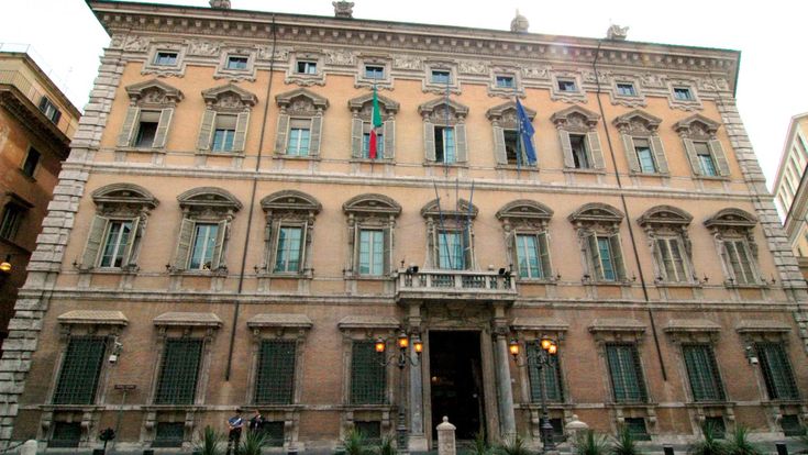Al Senato tagliare i vitalizi costa più che tenerli