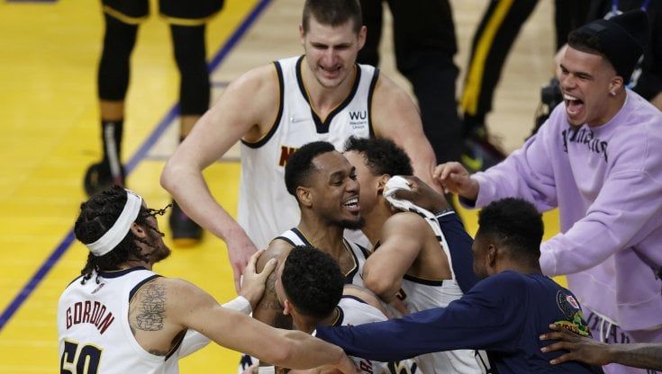 Nba: Phoenix allunga su Golden State e Memphis, i Lakers sorprendono Utah