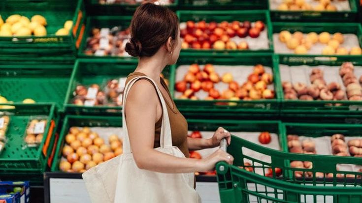 Non compriamo più come una volta. E i negozi stanno imparando a seguirci