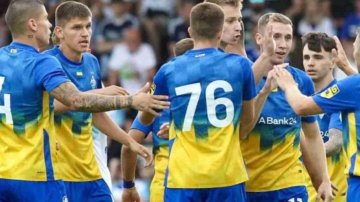 Ubriachi, rubano un cartello stradale: arrestati gli arbitri del Var di Dinamo Kiev-Rangers