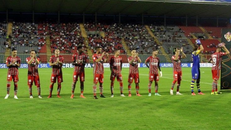 Serie B, la Cremonese vola: 3-0 al Lecce. Poker del Benevento all'Alessandria