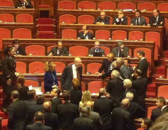 Decadenza Berlusconi: Bondi e Formigoni, scontro in aula