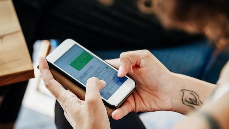 Truffe online: come riconoscere il falso SMS della banca o di Poste Italiane
