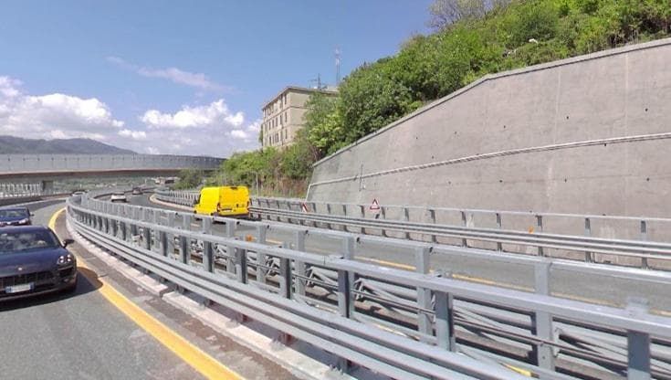 Incendio a cavi Tim vicino a ponte San Giorgio, si indaga per terrorismo: migliaia di utenze isolate
