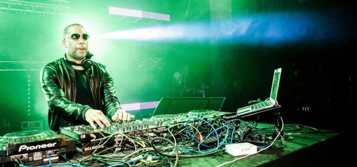 Carl Craig, la sfida del maestro deejay: "La mia meta &egrave; creare buone vibrazioni"