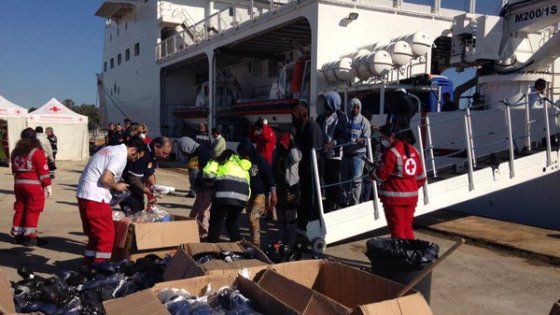 Migranti, oltre mille persone sbarcate fra Augusta e Pozzallo