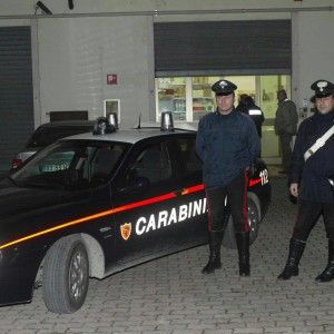 Anziana ruba delle maglie per il freddo, i carabinieri la "perdonano"