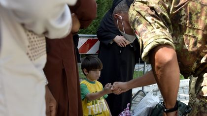 L'arrivo a Parma degli afghani in fuga - foto 