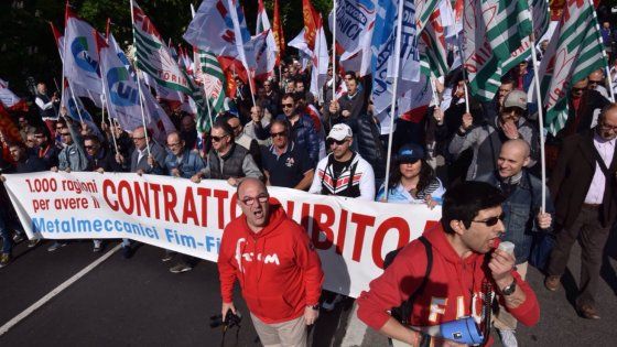 Torino, 10mila metalmeccanici in corteo per il rinnovo del contratto