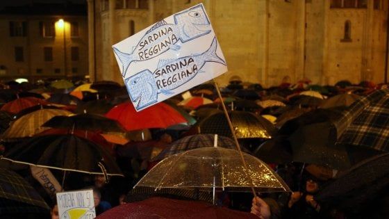 Sardine, Palermo come Bologna: studenti in piazza contro la Lega e la "deriva neofascista"