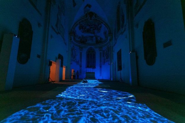 Capri, successo per l’inaugurazione di “Healing Waters”, installazione alla certosa di San Giacomo