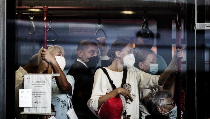 Coronavirus, nel Lazio 2.007 nuovi casi e 37 morti: terza regione in Italia. Roma a quota 900. D'Amato: "Prevediamo un peggioramento"