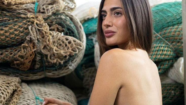 Donne nude sui dépliant per vendere vongole. E la fiera spagnola espelle l’azienda italiana