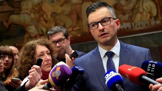 Slovenia, si dimette il premier Sarec: "Voglio elezioni anticipate"