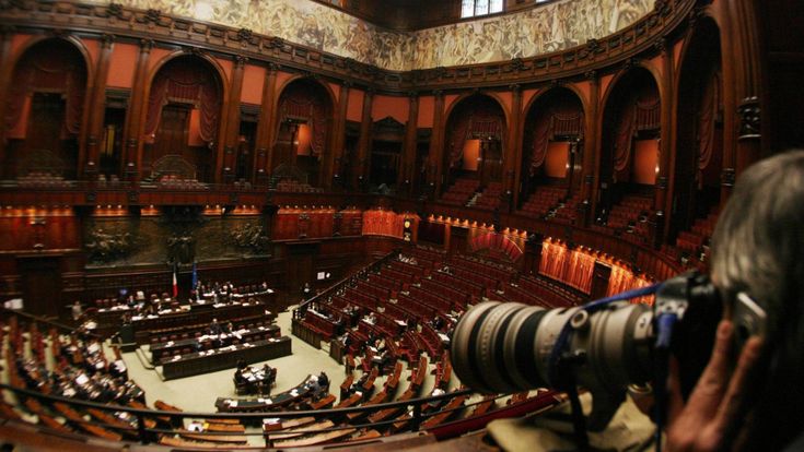 Frenata sul comitato-politburo, ma il Parlamento resta a rischio