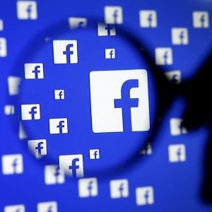 Pedofilia, 38enne barese adescò otto ragazzine su Facebook: al via il processo