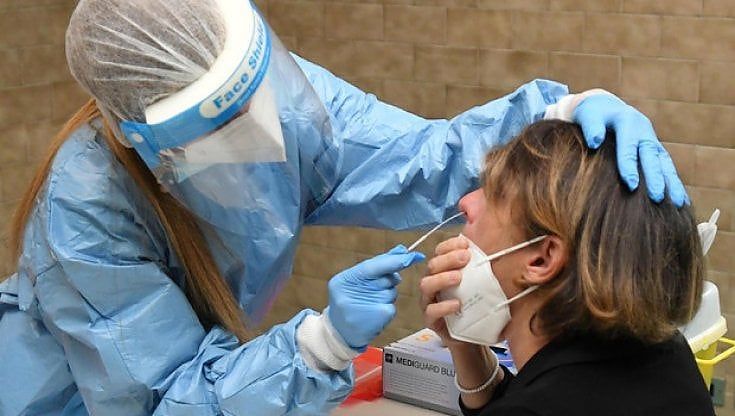 Contagi oltre quota duemila, il Piemonte rischia la zona gialla a inizio anno