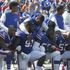 Usa, dilaga protesta star dello sport anti Trump: anticipo football, tutti giocatori in ginocchio