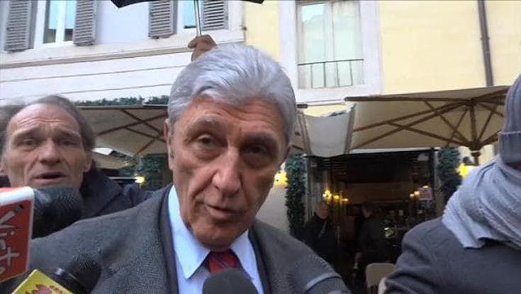Primarie Napoli, Bassolino: "Da immagini emerge mercimonio disgustoso"