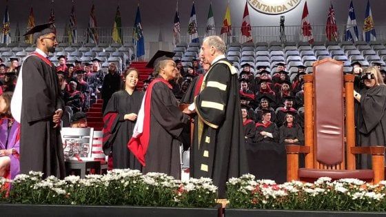 Canada, immigrata giamaicana si laurea a 79 anni: "Era arrivato il momento di fare qualcosa per me"